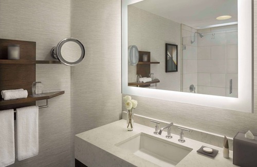 Financial District Hotel | Suite + Connecting Room at a 4⭐️ Hotel
