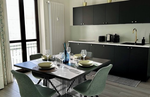 Como Apartment | Suite D'Home (with private parking included!)