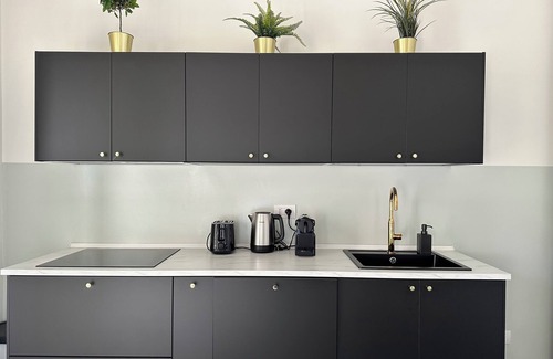 Como Apartment | Suite D'Home (with private parking included!)