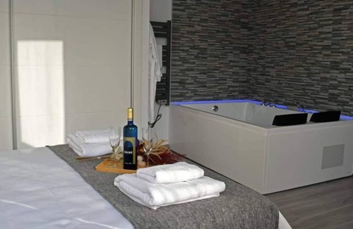 Benalup-Casas Vieja Apartment | Suite del Encanto. Jacuzzi