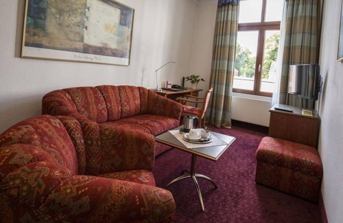 Center House | Suite deluxe, shower and bath, WC - Hotel am Schloss