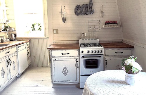 Elsah Apartment | Suite Jane - private complete 2 bedroom apartment in historical village