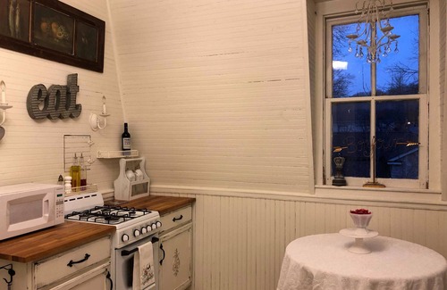 Elsah Apartment | Suite Jane - private complete 2 bedroom apartment in historical village