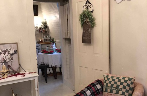 Elsah Apartment | Suite Jane - private complete 2 bedroom apartment in historical village