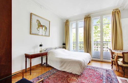 Chaillot Bed & Breakfast | Suite junior avec balcon et vue sur Arc de Triomphe