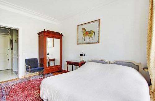 Chaillot Bed & Breakfast | Suite junior avec balcon et vue sur Arc de Triomphe