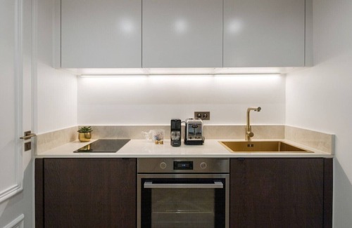 8th Arrondissement Apartment | Suite Luxueuse - Palais de L'elysée - Faubourg Saint Honoré - Paris 8e
