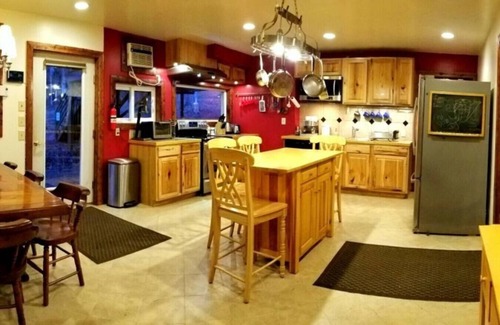 Stanardsville Apartment | Suite Maharaja at White Lotus Eco Spa Retreat