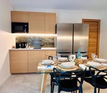 Cagnes-sur-Mer Apartment | Suite Menton - Coliving, Parking & Breakfast