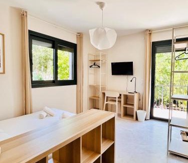 Cagnes-sur-Mer Apartment | Suite Menton - Coliving, Parking & Breakfast