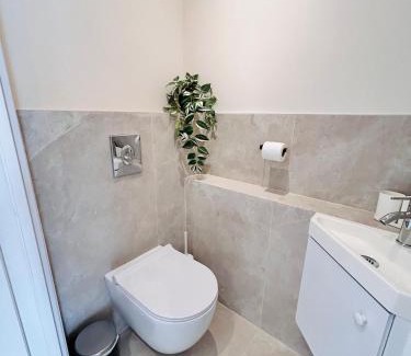 Cagnes-sur-Mer Apartment | Suite Menton - Coliving, Parking & Breakfast