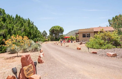 Oak Creek House | Suite Mimosa/Get Back to Nature at Secluded Couple's Retreat