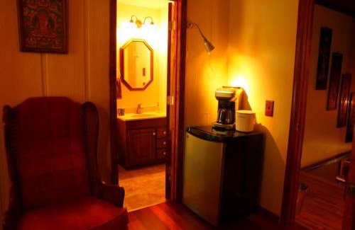 Stanardsville Apartment | Suite Pea at White Lotus Eco Spa Retreat