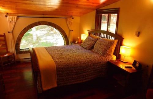 Stanardsville Apartment | Suite Pea at White Lotus Eco Spa Retreat