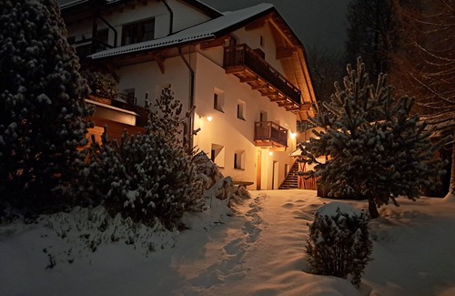 Brunico Apartment | Suite Peter/Im Winkl Großräumige Suite mit Direkten Zugang zum Garten