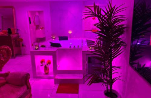 Gares Apartment | Suite romantique avec jaccuzy à la gare de Montpellier