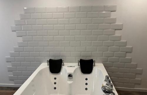 La Farlede House | Suite romantique Love Nid 83