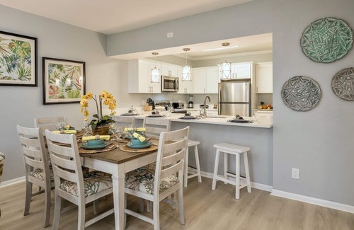 Key West Condo | *SUITE SANCTUARY @ THE BEACH* Oceanfront Condo & Pool + LAST KEY SERVICES.