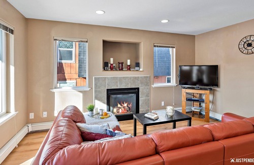 Fairview House | Suite Spot-Sleeps 6-Plus Balcony