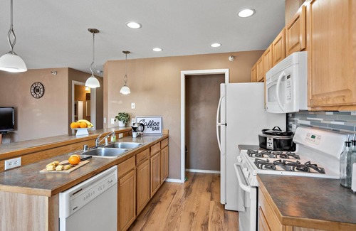 Fairview House | Suite Spot-Sleeps 6-Plus Balcony