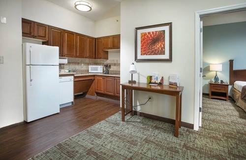 National Hills Condo | Suite with Conference Space Near Bush Field Airport | Free Daily Breakfast