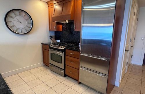 Traverse City House | Suite with direct view of Grand Traverse Bay