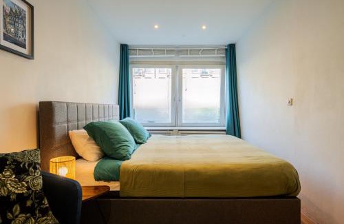 Overtoomse Sluis Bed & Breakfast | Suite with private bathroom near Vondelpark