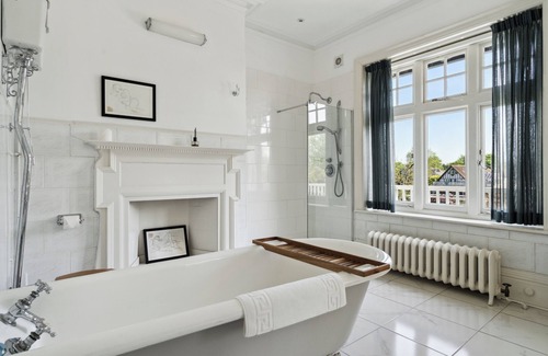 Bray on Thames Hotel | Suite with River View at River Arts Club Hotel