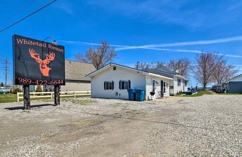 Houghton Lake Apartment | Suite with Shared Private Beach! PET FRIENDLY!