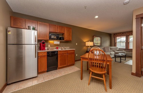 Thayerville Apartment | Suites at Silver Tree A116: 1 bedroom standard view suite with fireplace, kitche