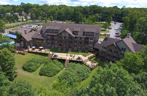 Thayerville Apartment | Suites at Silver Tree A118: Studio Suite with Standard View, Sleeps 4, Has a Fir