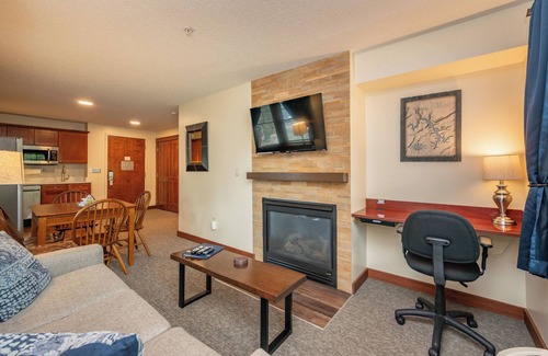 Thayerville Apartment | Suites at Silver Tree A126: King Bedroom Suite on 1st Floor with Free WIFI!