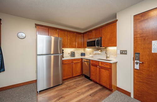Thayerville Apartment | Suites at Silver Tree A126: King Bedroom Suite on 1st Floor with Free WIFI!