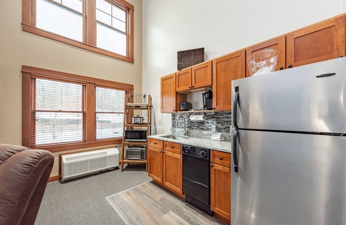 Thayerville Apartment | Suites at Silver Tree A306: Luxury Studio with Loft Suite, Free WIFI!