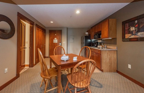 Thayerville Apartment | Suites at Silver Tree: A311 One Bedroom & Loft Lake View