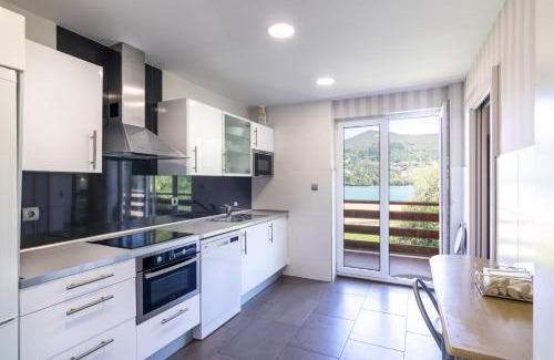 Sukarrieta Apartment | Sukarrieta apartment by People Rentals