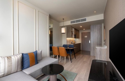 Bangkok Central Business District Condo | Sukhumvit 24/2 BR/Breakfast/Monthly