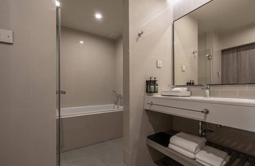 Bangkok Central Business District Condo | Sukhumvit 24/2 BR/Breakfast/Monthly