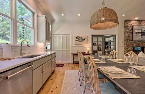 Clayton House | Summer at Lake Burton! Steps from Anchorage Marina!
