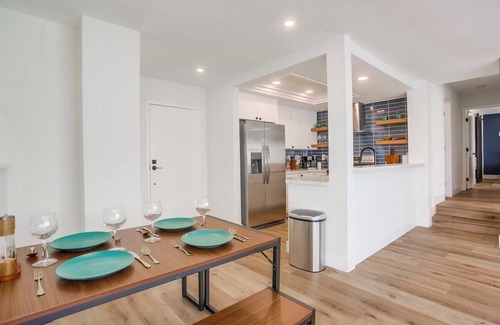 Crown Point Condo | Summer at MissionBayHideaway-beach+parking