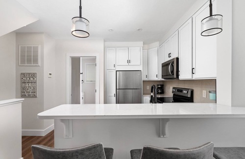 Traverse City House | Summer Break! Walk to Front! Rooftop! LakeView