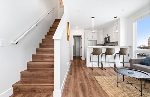 Traverse City House | Summer Break! Walk to Front! Rooftop! LakeView