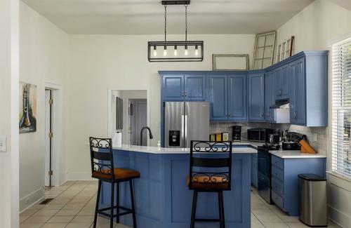 Forest Park House | Summer Breeze - 3BR/Backyard & Deck/Families
