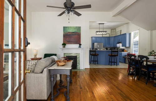 Forest Park House | Summer Breeze - 3BR/Backyard & Deck/Families