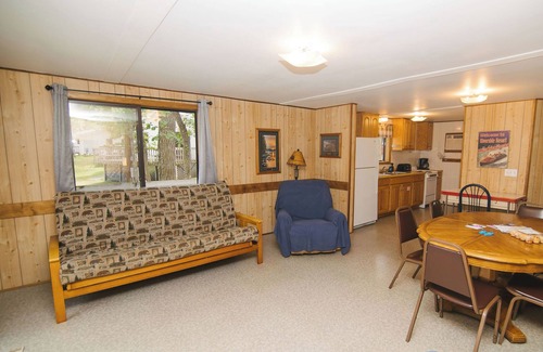 Richmond Cabin | Summer Breeze, a 3BR cabin near the beach with lake views at Riverside Resort
