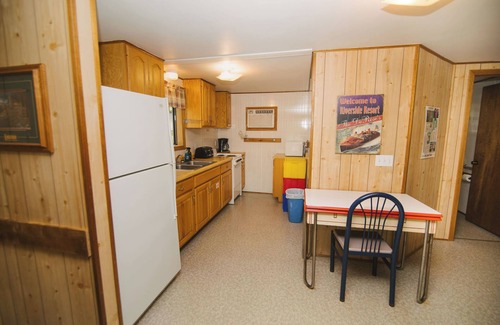 Richmond Cabin | Summer Breeze, a 3BR cabin near the beach with lake views at Riverside Resort