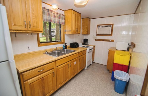 Richmond Cabin | Summer Breeze, a 3BR cabin near the beach with lake views at Riverside Resort