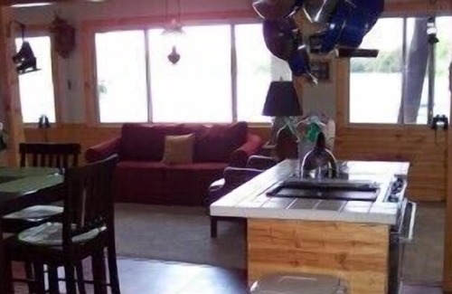 Strafford Cottage | Summer Cottage on Secluded Lake