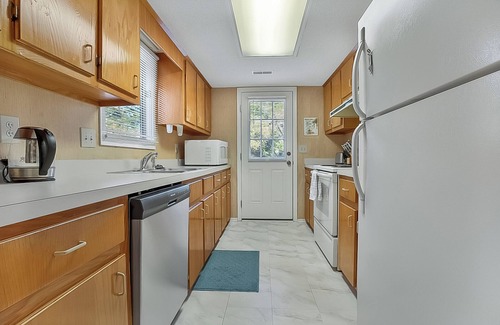 Myrtle Beach Cottage | Summer Cottage Unit 1: 3 BR, 2 BA in Myrtle Beach, Sleeps 8