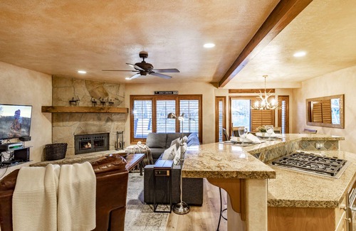 Deer Valley Condo | Summer Deer Valley Retreat Private Hot Tub Lake Views Patio w/BBQ & Seating